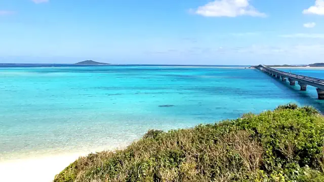 池間大橋周辺の「池間ブルー」